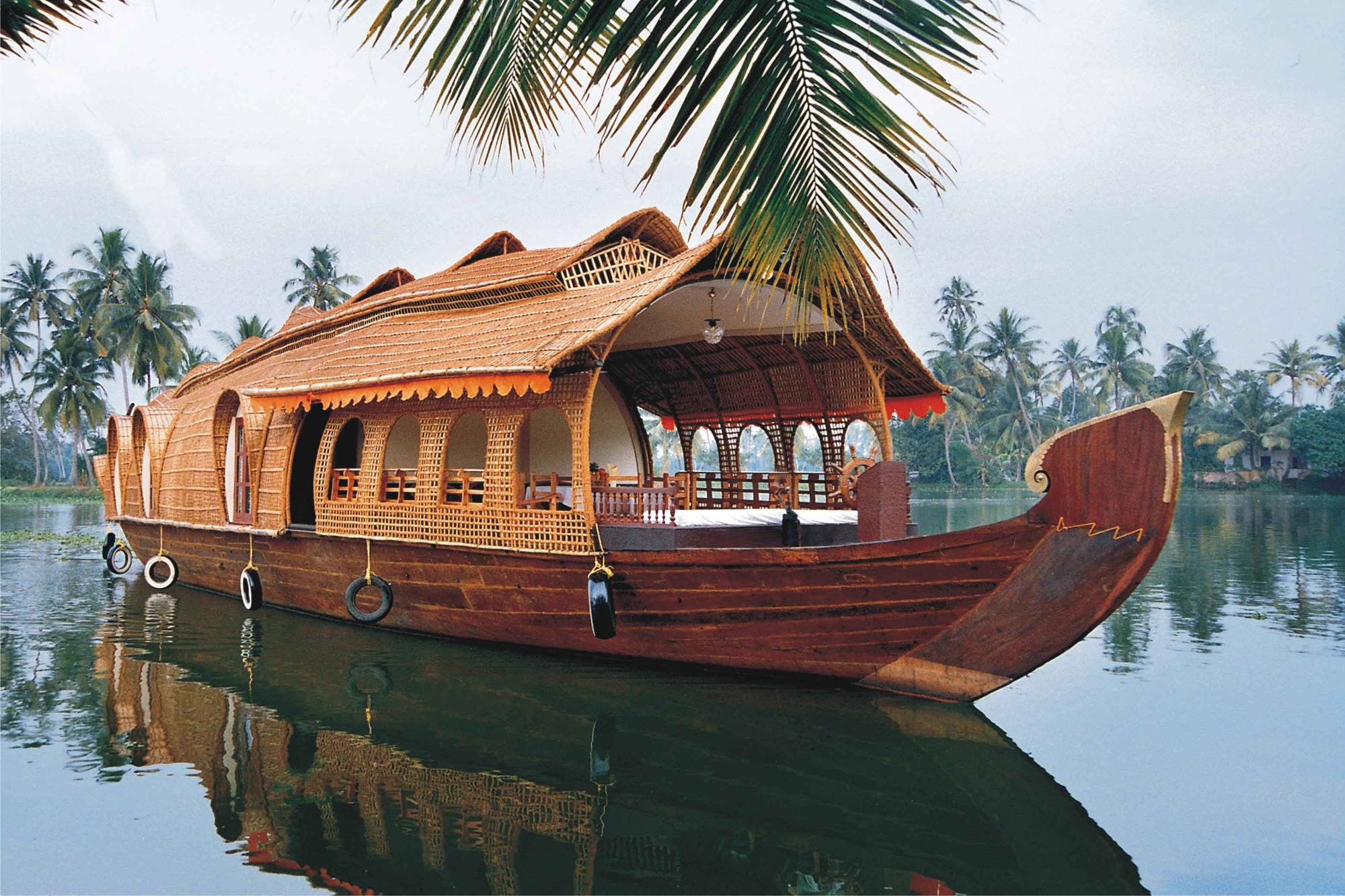 Tour to Kerala Backwaters, Alleppey Houseboats, Kumarakom Boat Cruise, Book Hotels in Alleppey, Kumarakom Lake Resorts Booking, Kerala Tour Packages